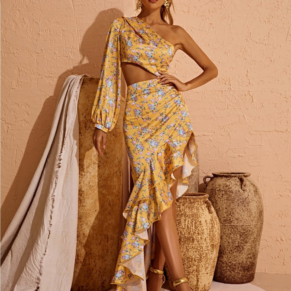 Mew Mews Yellow Floral Ruffled dress size L fits M Bronx and Banco inspired.